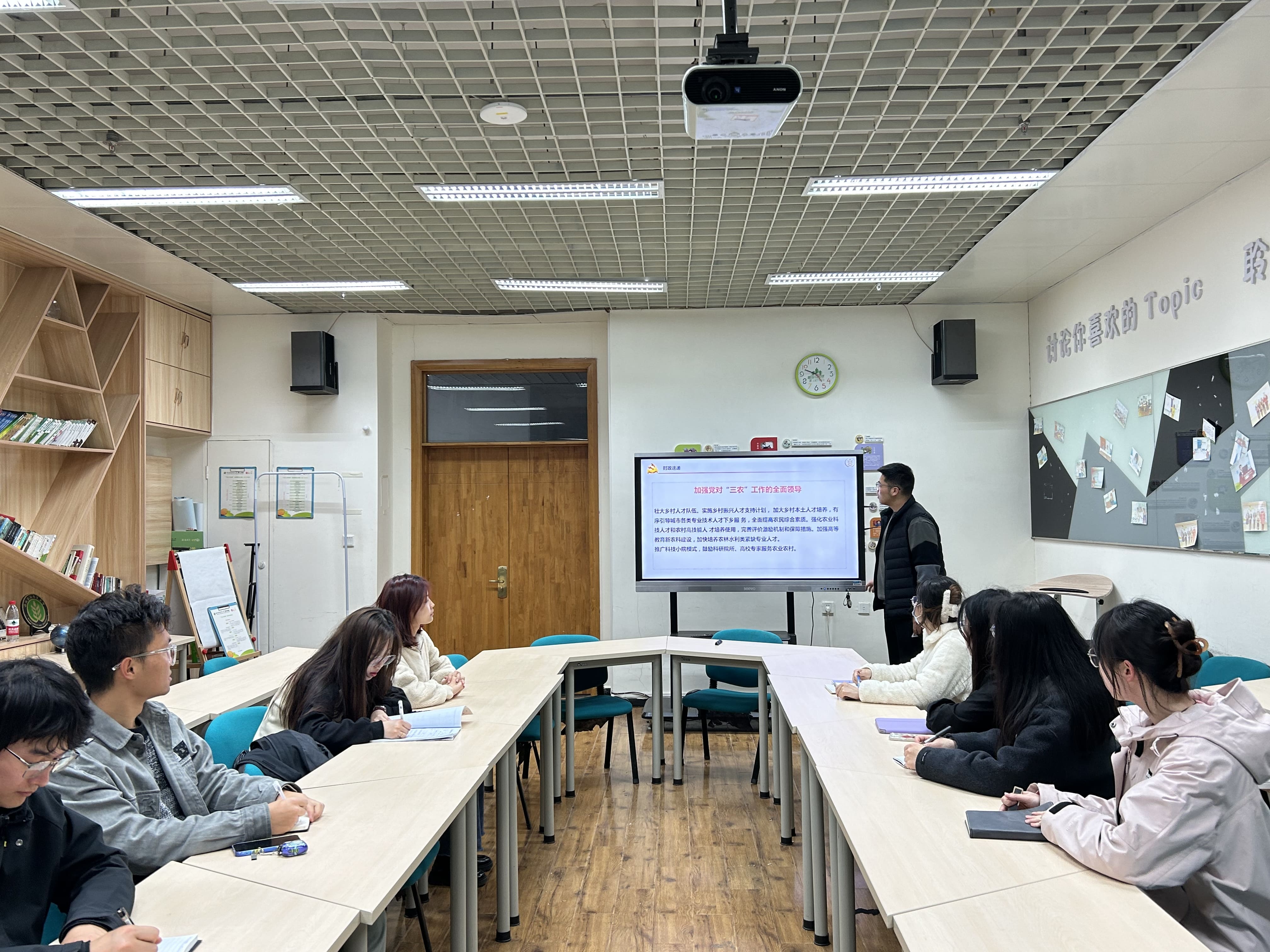 william威廉亚洲官方研会-2024年3月理论学习照片(2) (1).jpg