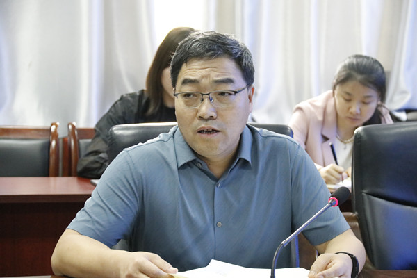 黄德宝书记传达公司会议精神_副本.jpg