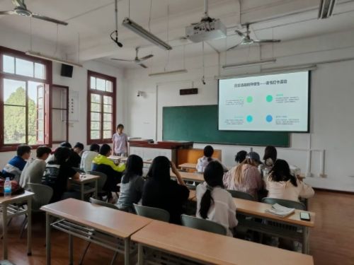 图3:各成员正在进行读书打卡.jpg