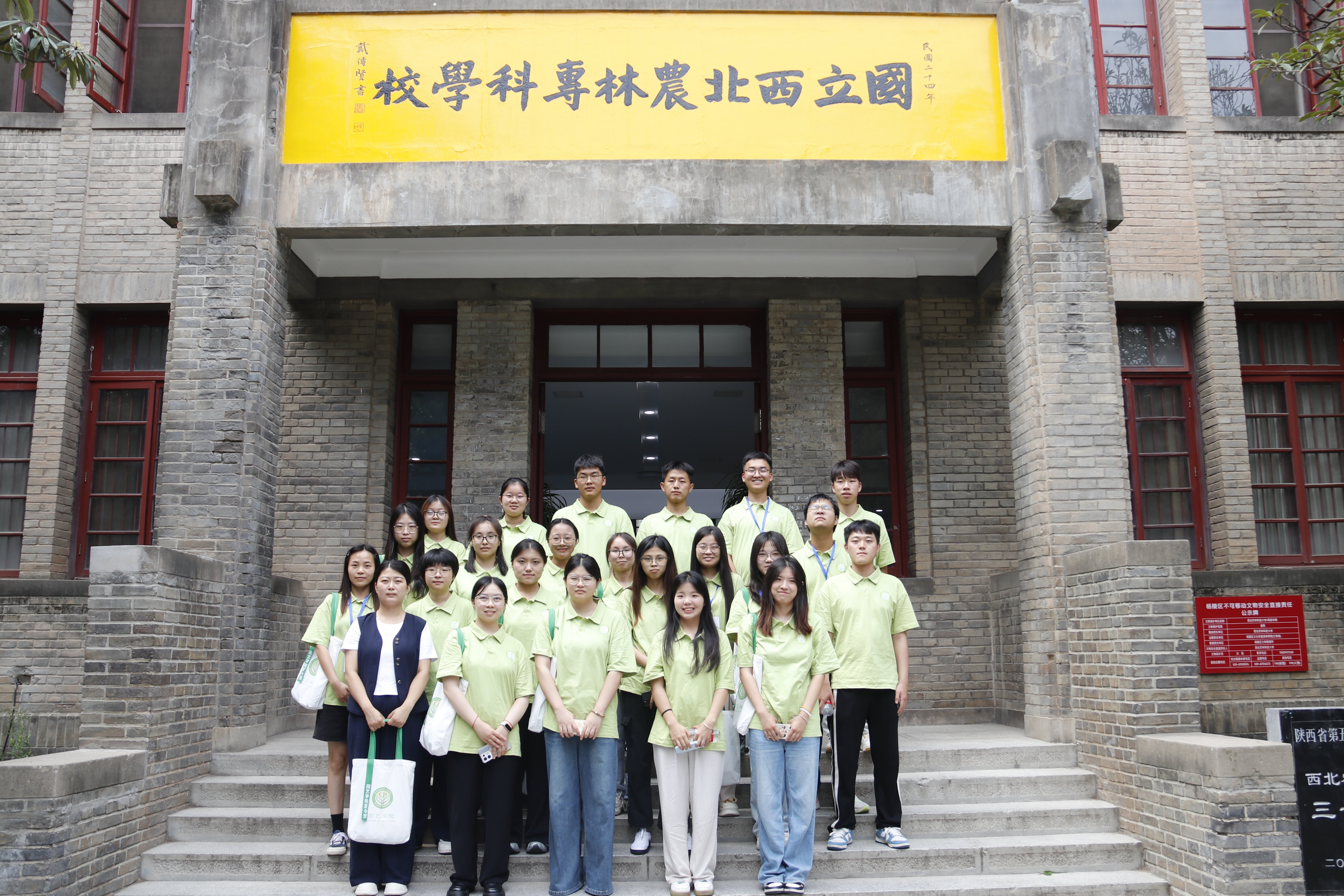 北校3号教学楼合影.JPG