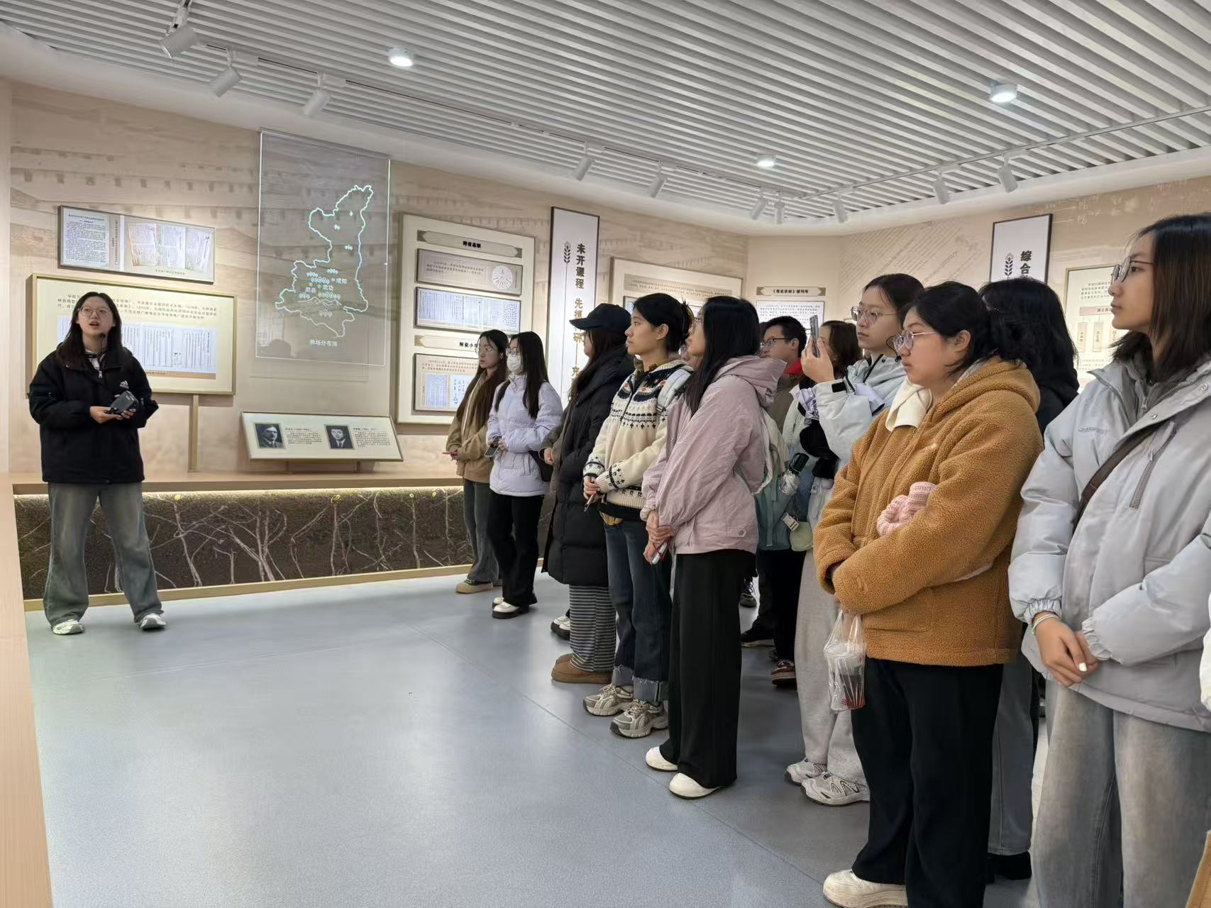 讲解现场.jpg