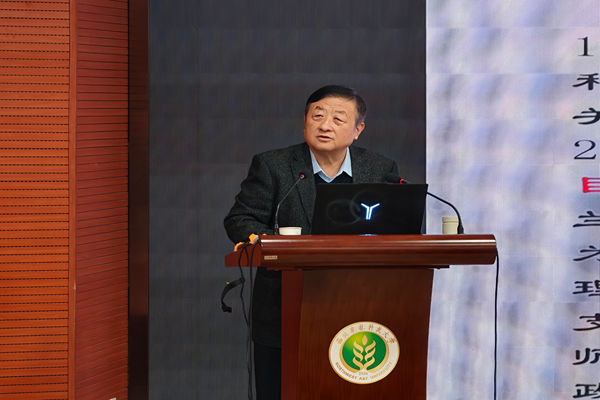 邹志荣教授主讲报告.jpg