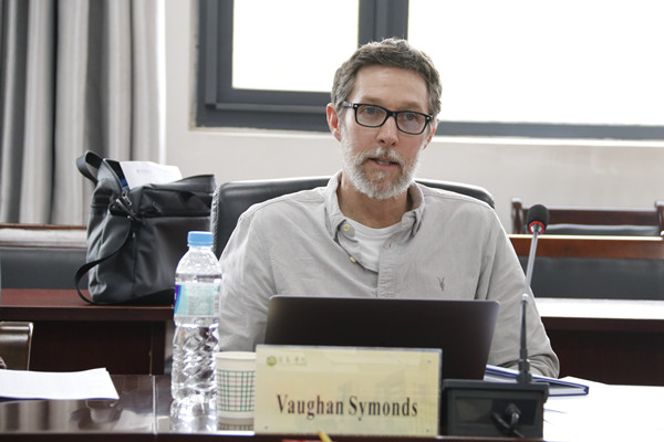 梅西公司副经理Vaughan Symonds介绍此行的目的.jpg