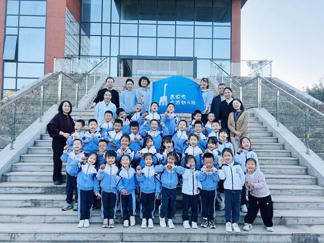 幼儿园猕猴桃研学3(1).jpg