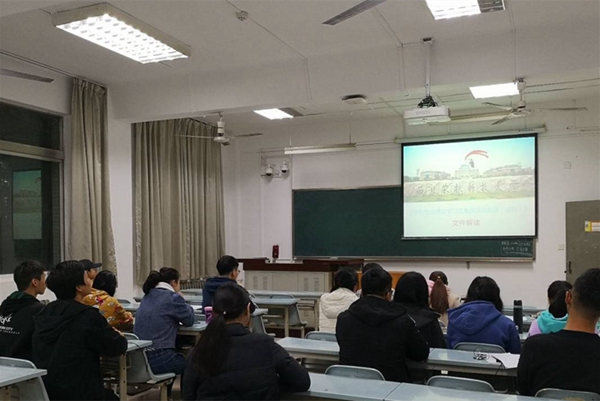 园艺1701班团支部开展政治理论学习3.jpg