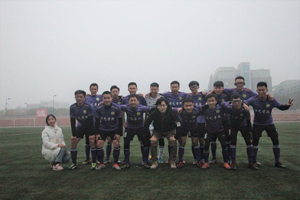 f113aecf9bf3490b92e968fe017314ff.jpg 合影留念1.jpg