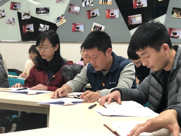 e6e11d55eb4f41978e94d7b4ca4b6787.jpg 党团员学习劲头足.jpg