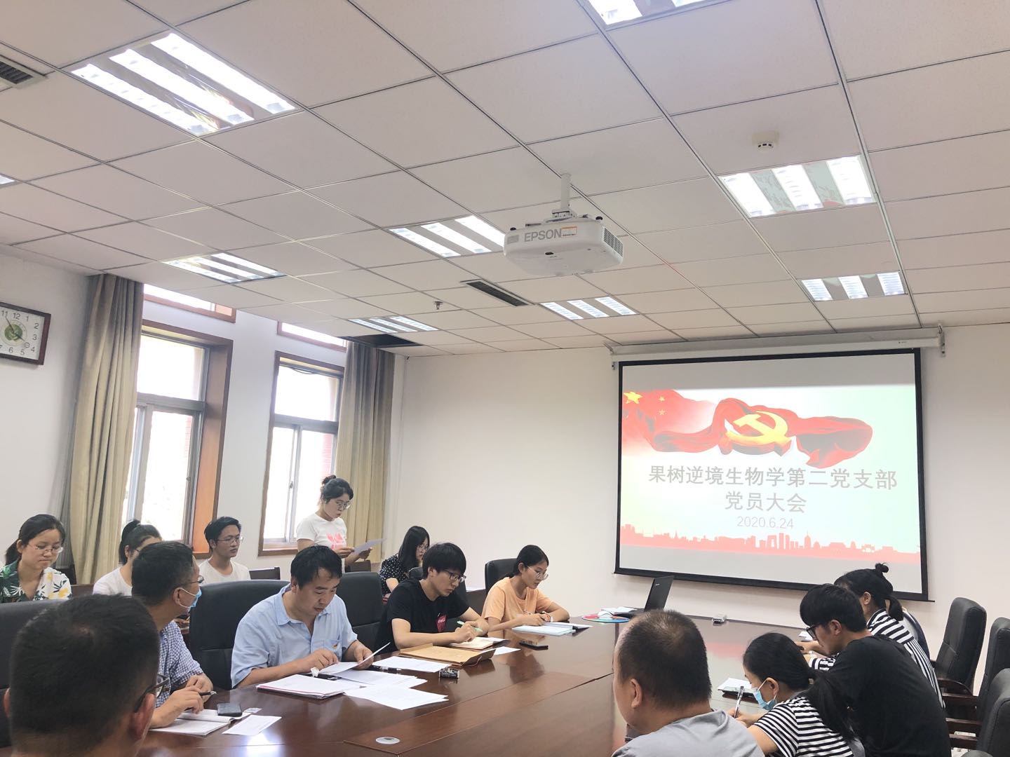 75ae4409e5f5423fab24e12273d01390.jpg 张秀志同志分享体会.jpg