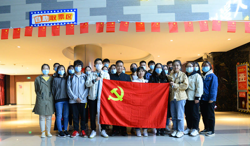 c1e301e92c7242e08a3fd3cc5a5c2562.jpg 支部党员合影留念_副本.jpg
