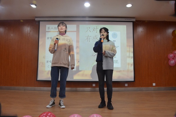 9aefaa0d54e64ced9a496a9afa50f89e.jpg 小组赛合唱.jpg