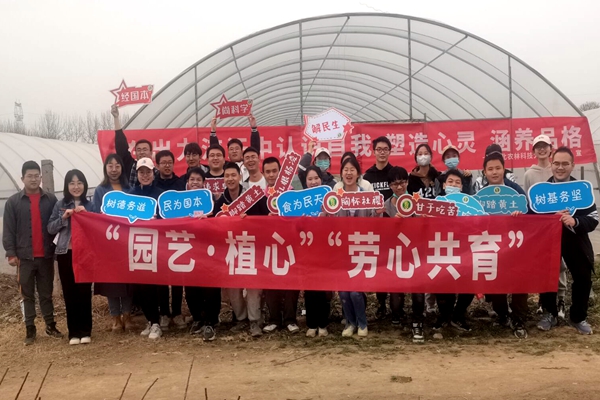 7b91033f5a2a4d8683656b93198d441d.jpg 劳动合影.jpg