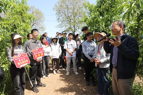 db8a8958f42e4b9cbaee3087370412a7.jpg 公司党委副书记闫祖书讲授专题党课.JPG
